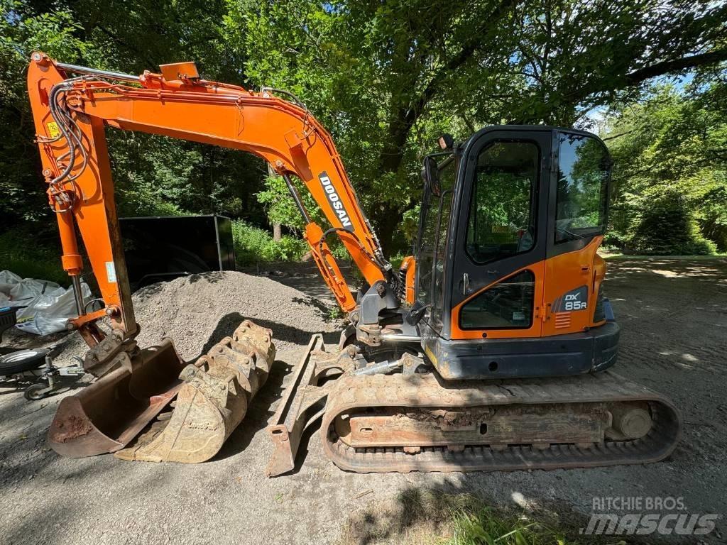 Doosan DX 85 R-3 중형굴삭기 7톤-28톤