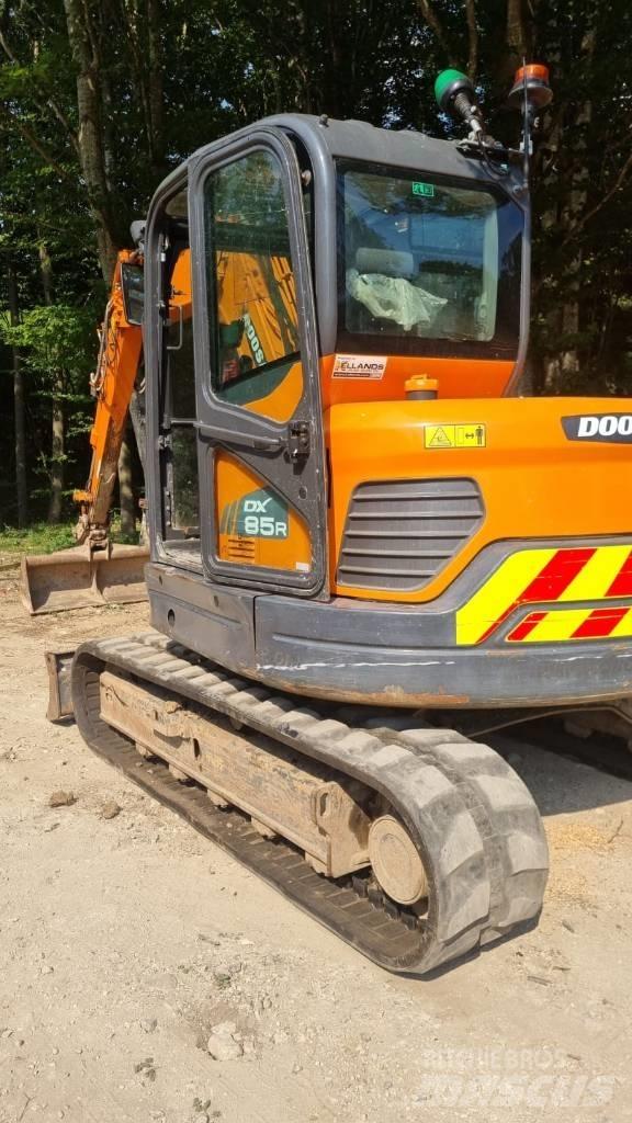 Doosan DX 85 R-3 중형굴삭기 7톤-28톤