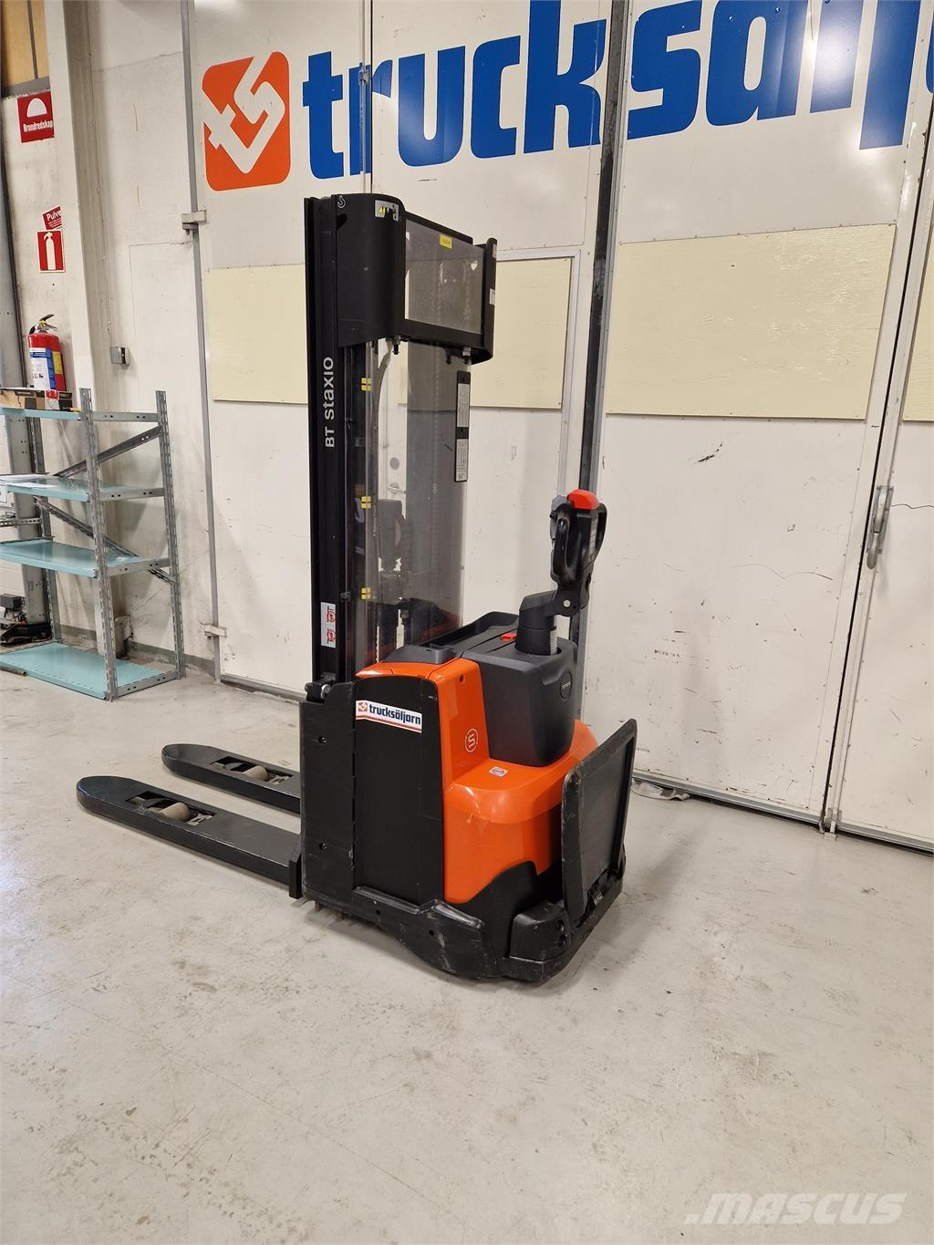 Toyota SWE120L 보행식 리치 지게차