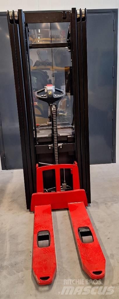 Hyster S1.2S 보행식 리치 지게차