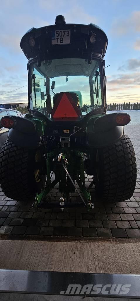John Deere 4052 R 트랙터