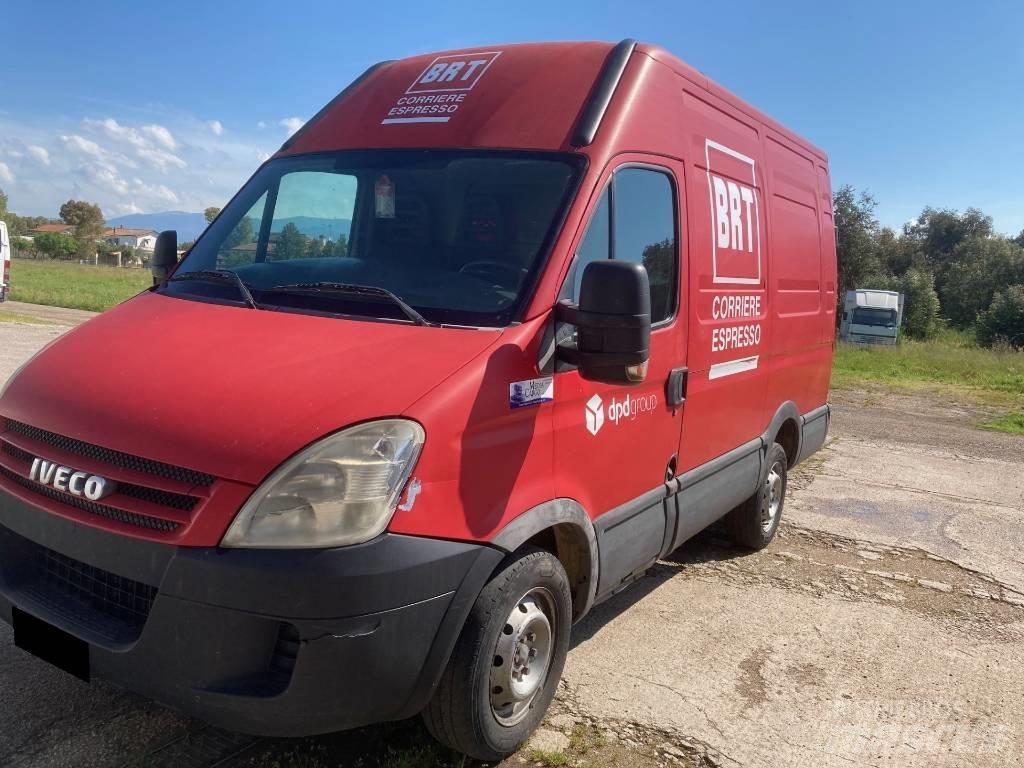 Iveco 35S 패널 화물차