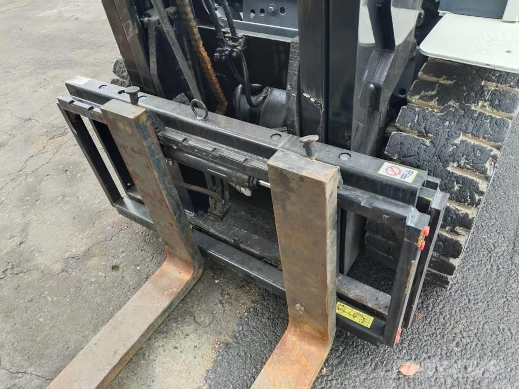 TCM 3t 디젤 지게차