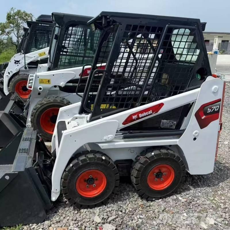 Bobcat s70  스키드로더