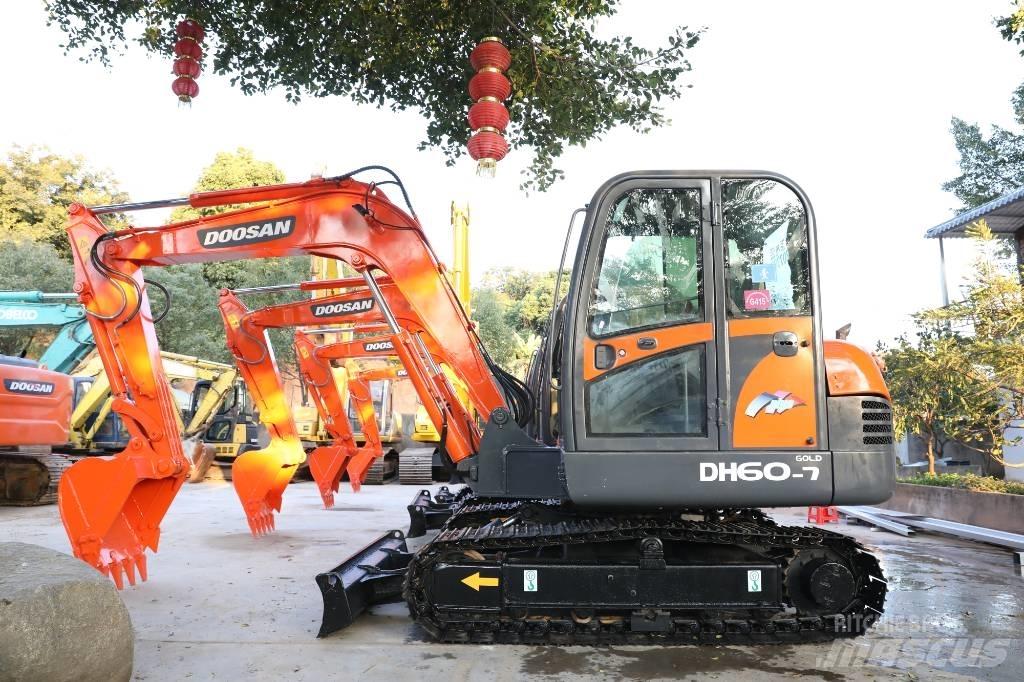 Doosan DH 60-7 소형 굴삭기 7톤 미만