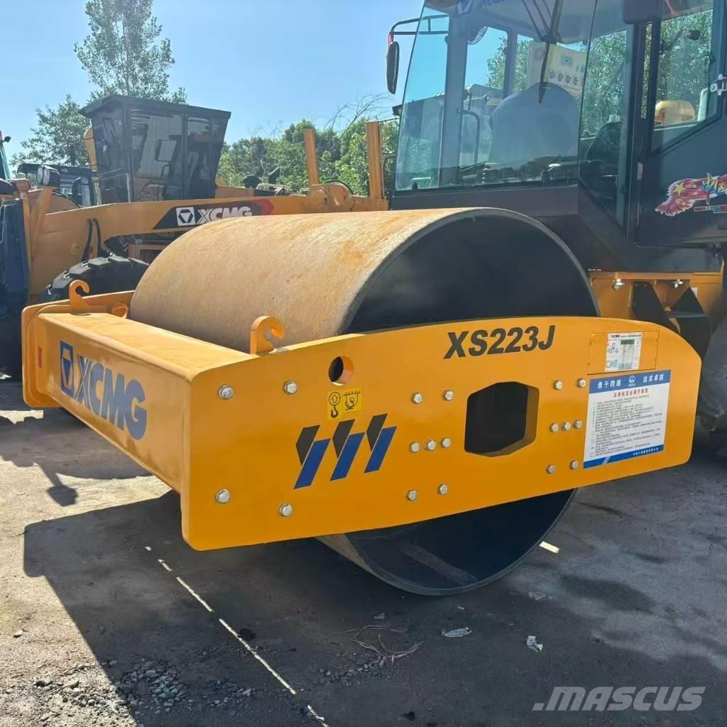 XCMG XS223J 싱글 드럼 롤러