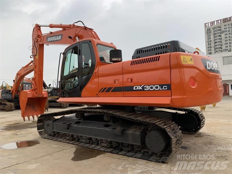 Doosan DX300 대형 굴삭기 29톤 이상