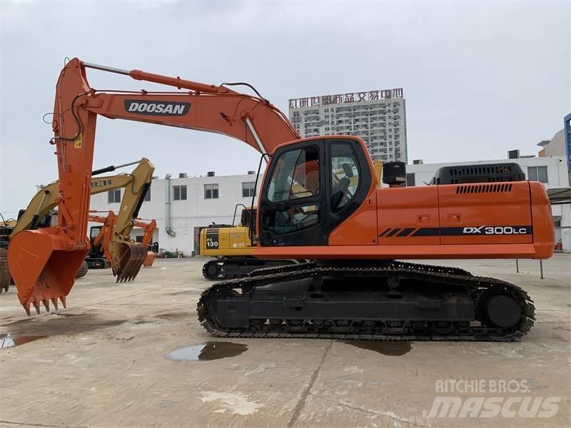 Doosan DX300 대형 굴삭기 29톤 이상