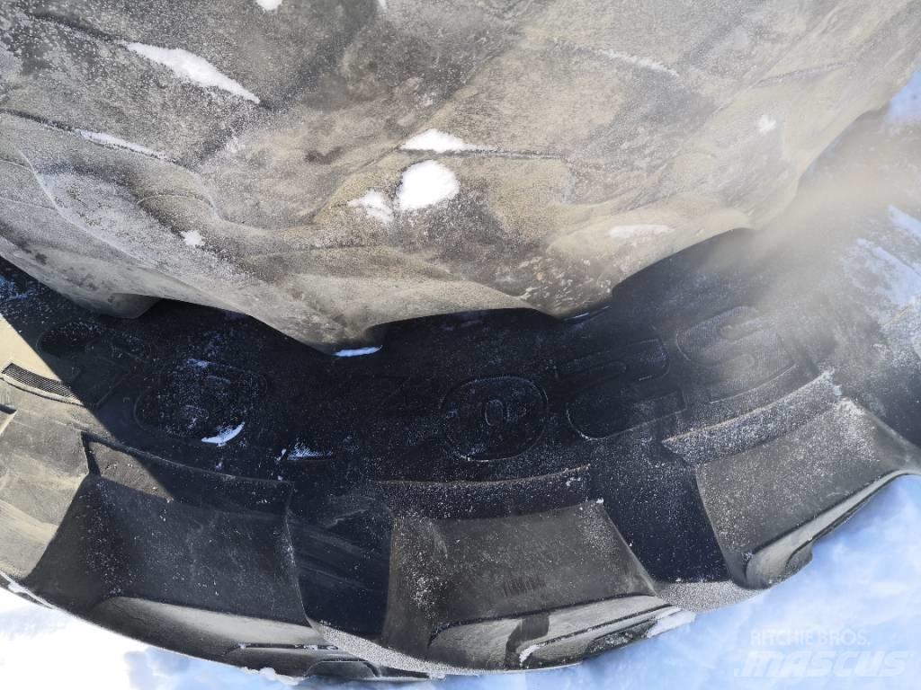 Pirelli 420/85R28 타이어, 휠 및 림