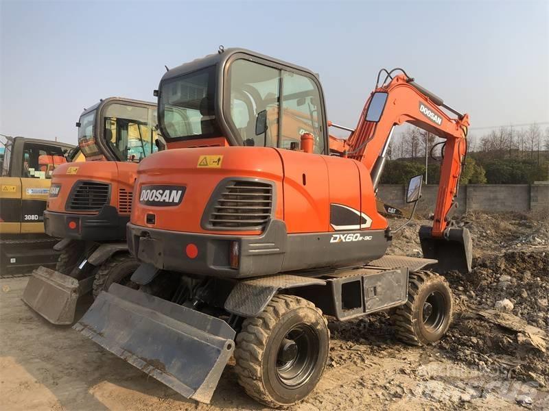 Doosan DX60 대형 굴삭기 29톤 이상
