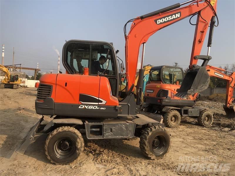 Doosan DX60 대형 굴삭기 29톤 이상