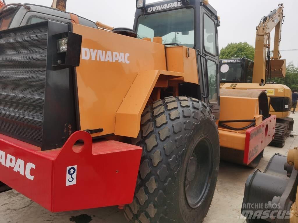 Dynapac CA 25 D 싱글 드럼 롤러