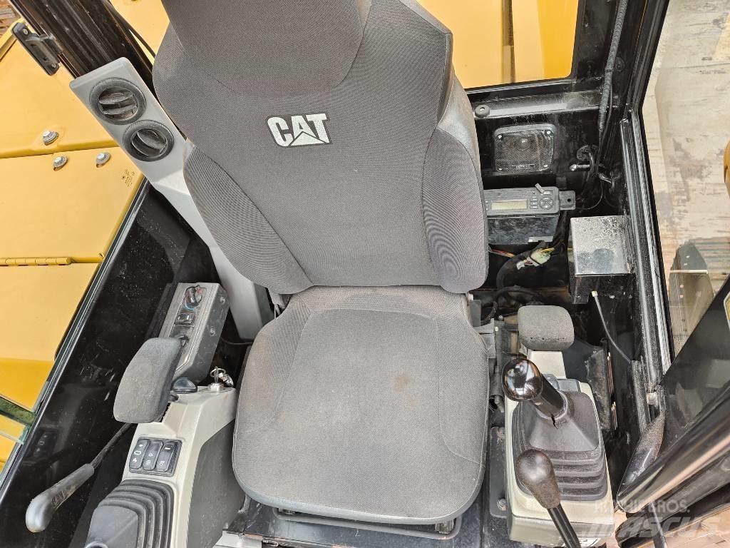 CAT 305.5 E2 소형 굴삭기 7톤 미만