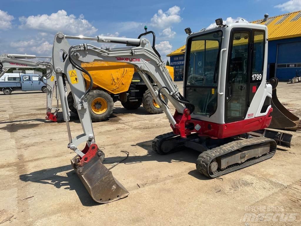 Takeuchi TB225 소형 굴삭기 7톤 미만