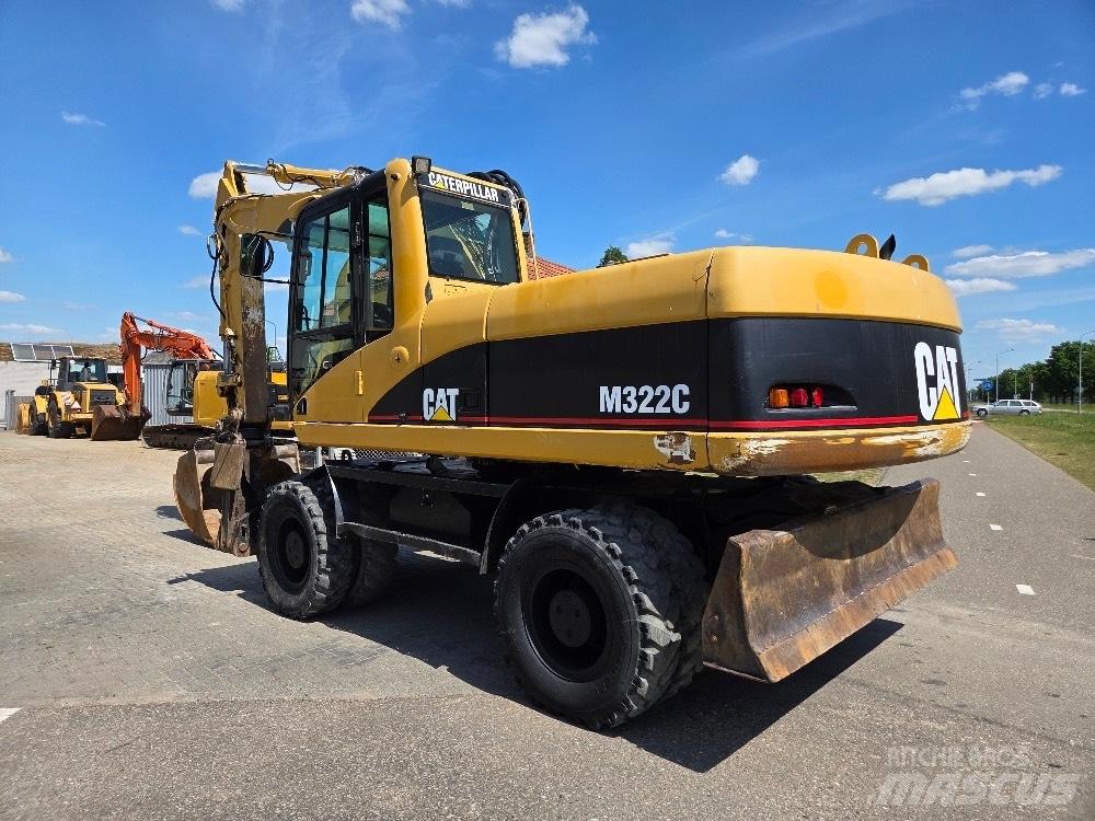 CAT M322C  휠 굴삭기