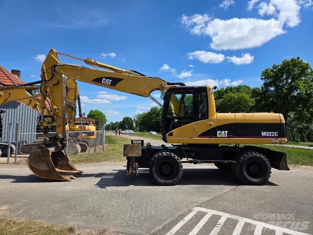 CAT M322C  휠 굴삭기