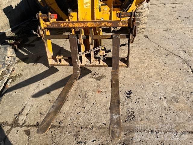 JCB 535-140 텔러 핸들러