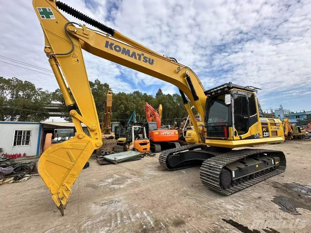 Komatsu PC 220 대형 굴삭기 29톤 이상