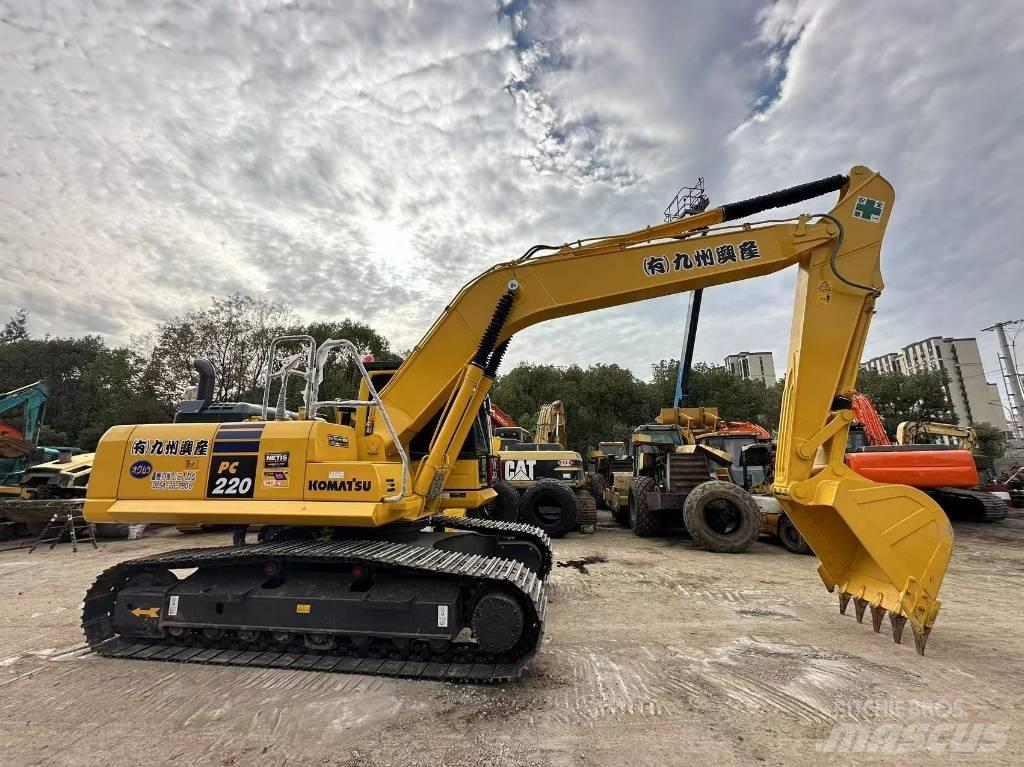 Komatsu PC 220 대형 굴삭기 29톤 이상