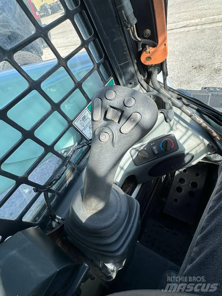 Bobcat S 770  스키드로더