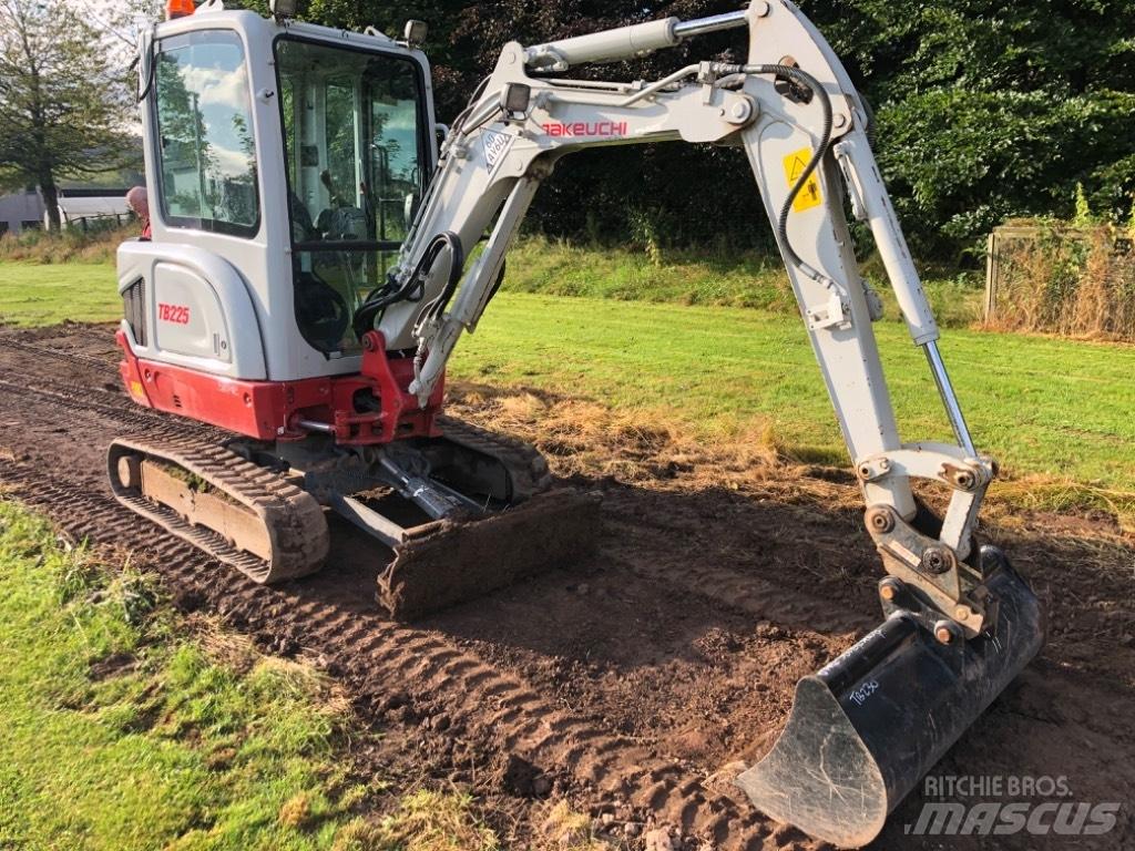 Takeuchi TB 225 소형 굴삭기 7톤 미만