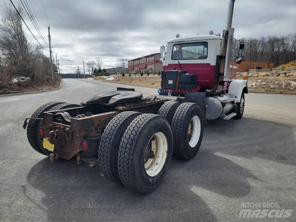 Mack RW613 트랙터 유닛