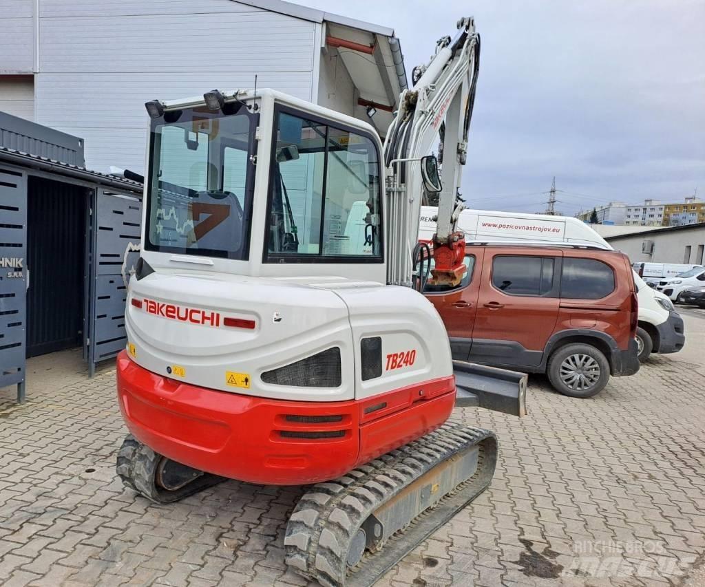 Takeuchi TB 240 소형 굴삭기 7톤 미만