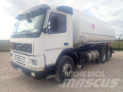 Volvo FM 7 6X2 탱커 트럭