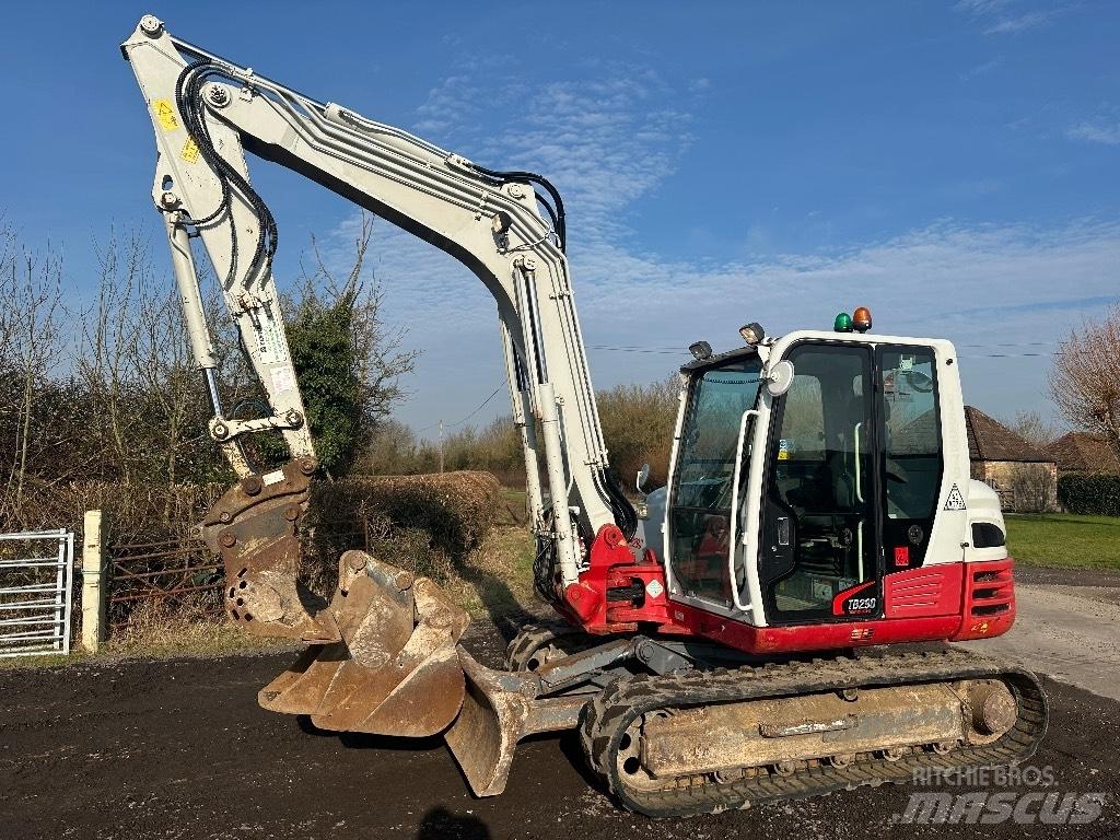 Takeuchi TB 290 중형굴삭기 7톤-28톤