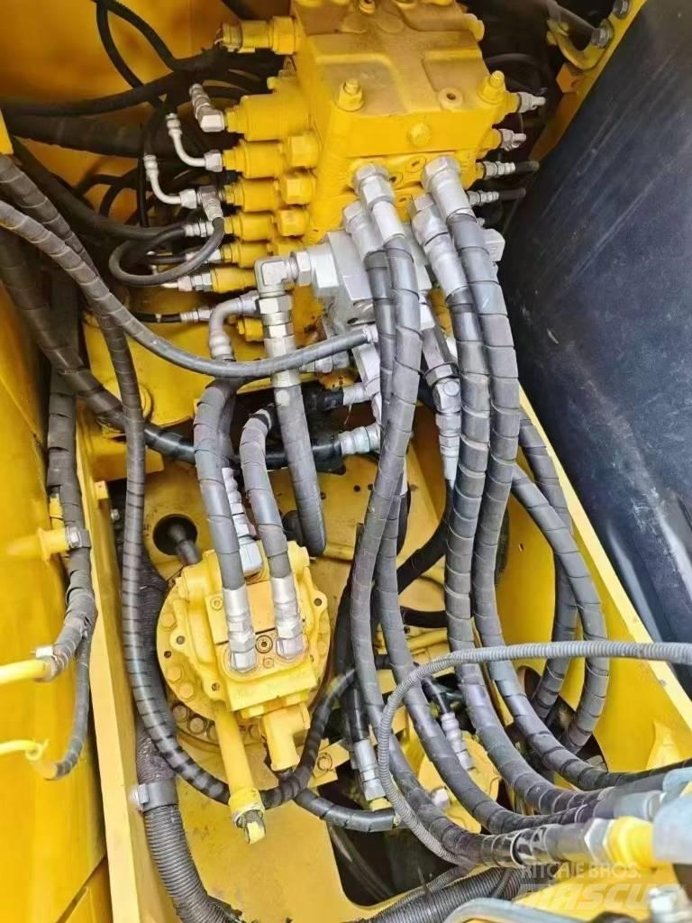 Komatsu 130-7 대형 굴삭기 29톤 이상