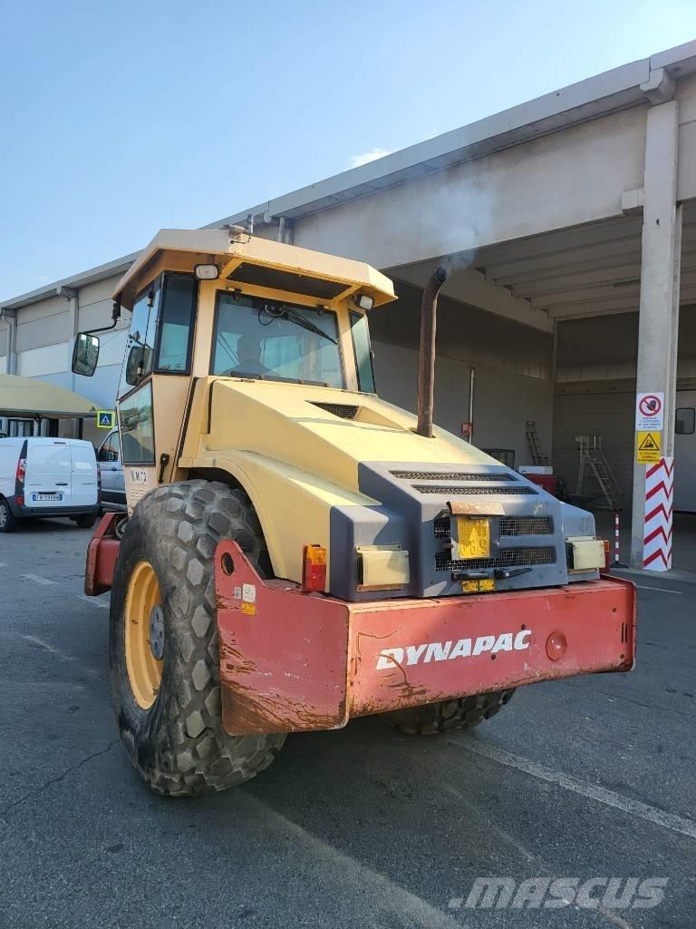 Dynapac CA 302 D 싱글 드럼 롤러