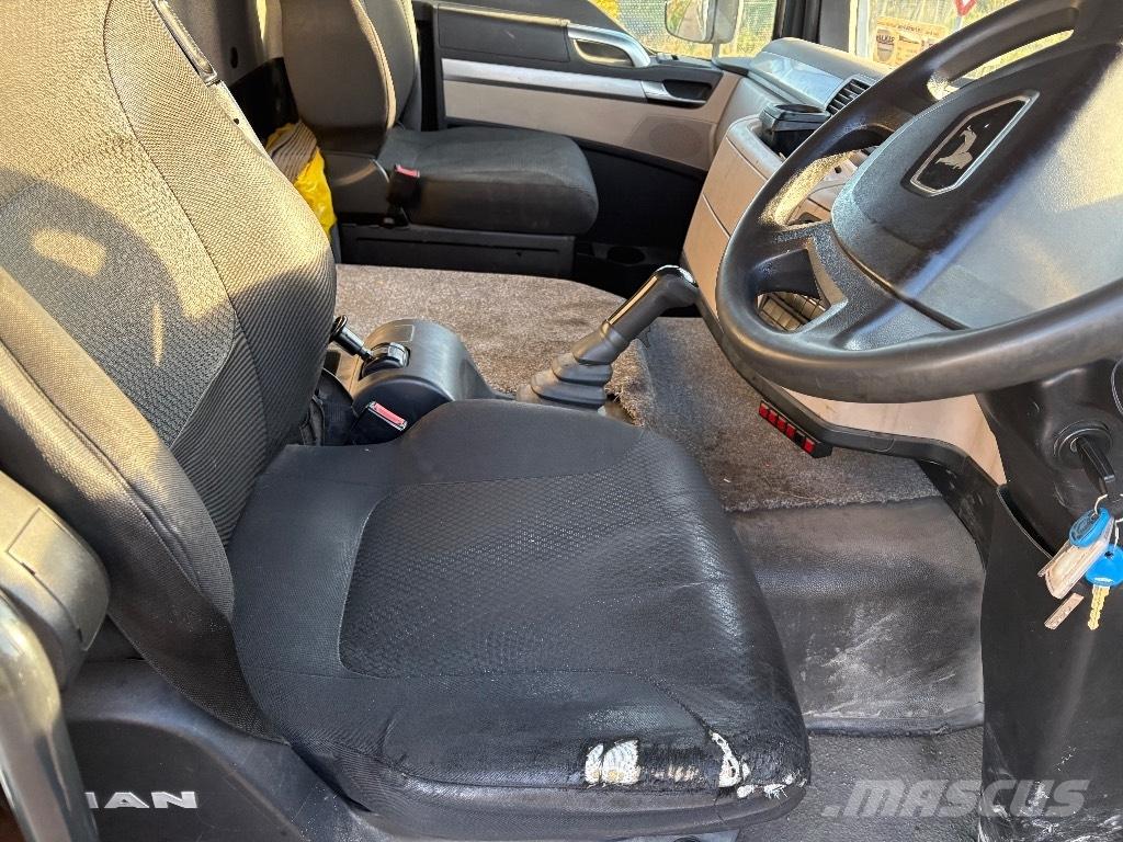 MAN TGM 18.250 스킵 로더 트럭