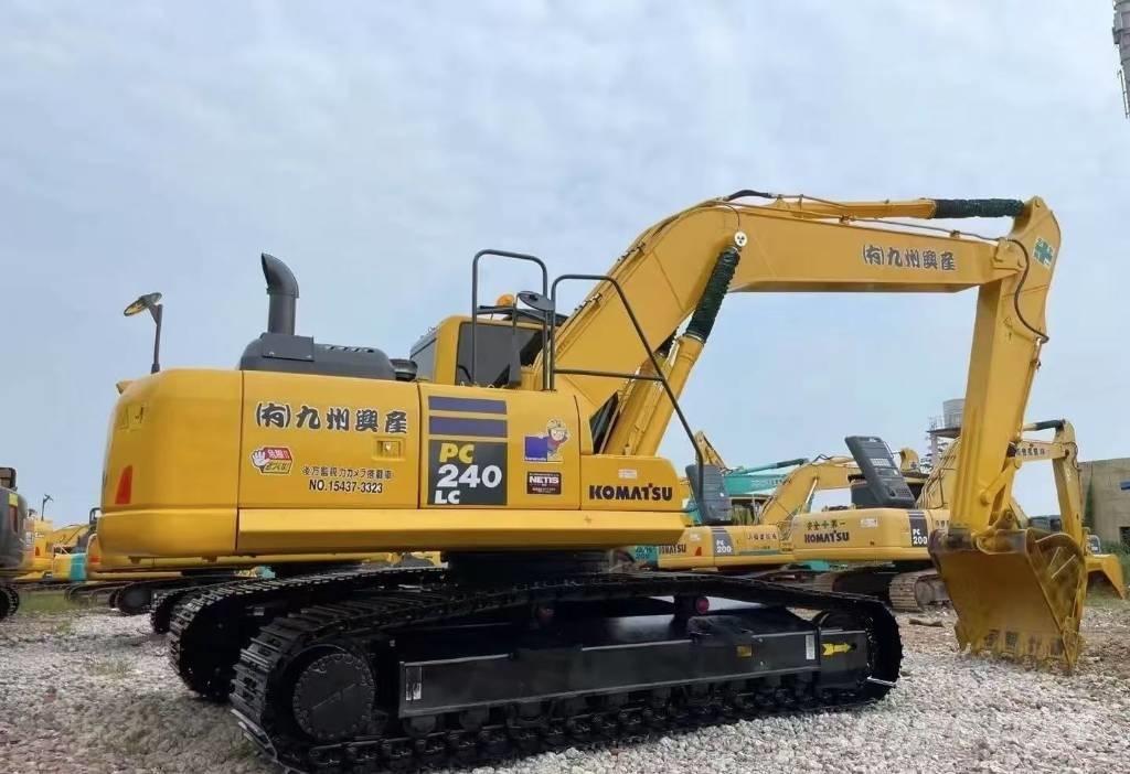 Komatsu PC 240 대형 굴삭기 29톤 이상