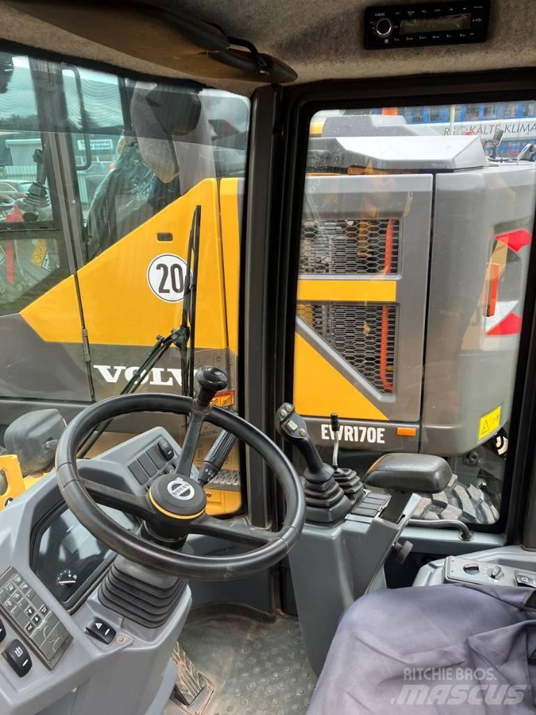 Volvo L 30 G  휠로우더