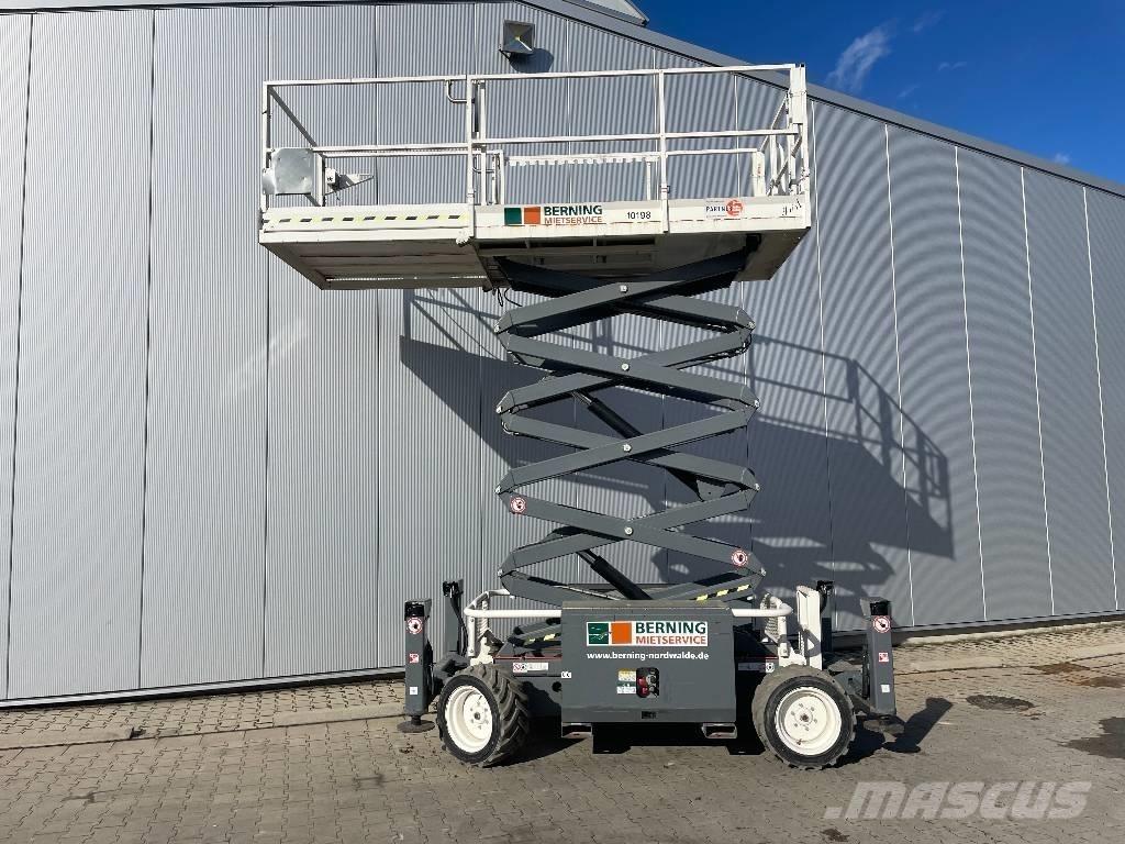 SkyJack SJ 6832 RTE 가위형 리프트