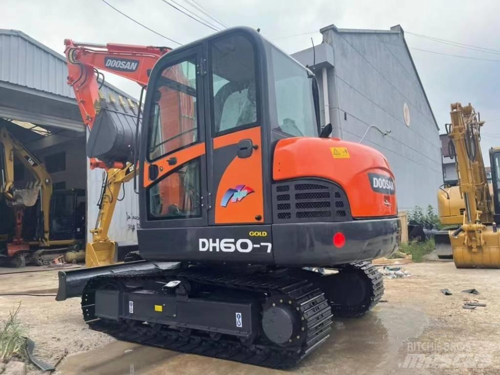 Doosan DH 60-7 소형 굴삭기 7톤 미만