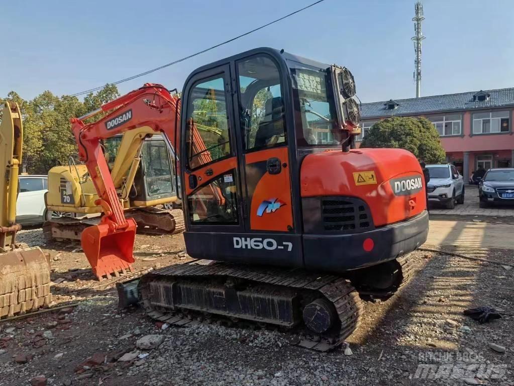 Doosan DH 60-7 소형 굴삭기 7톤 미만