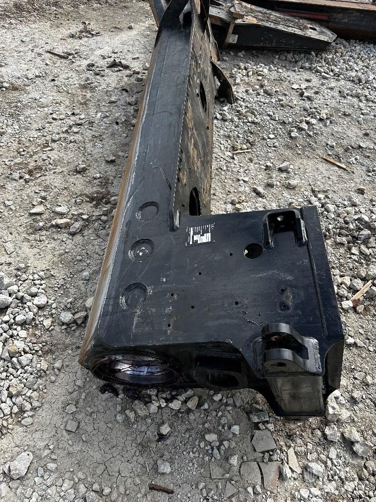 Komatsu 895 섀시 및 서스펜션