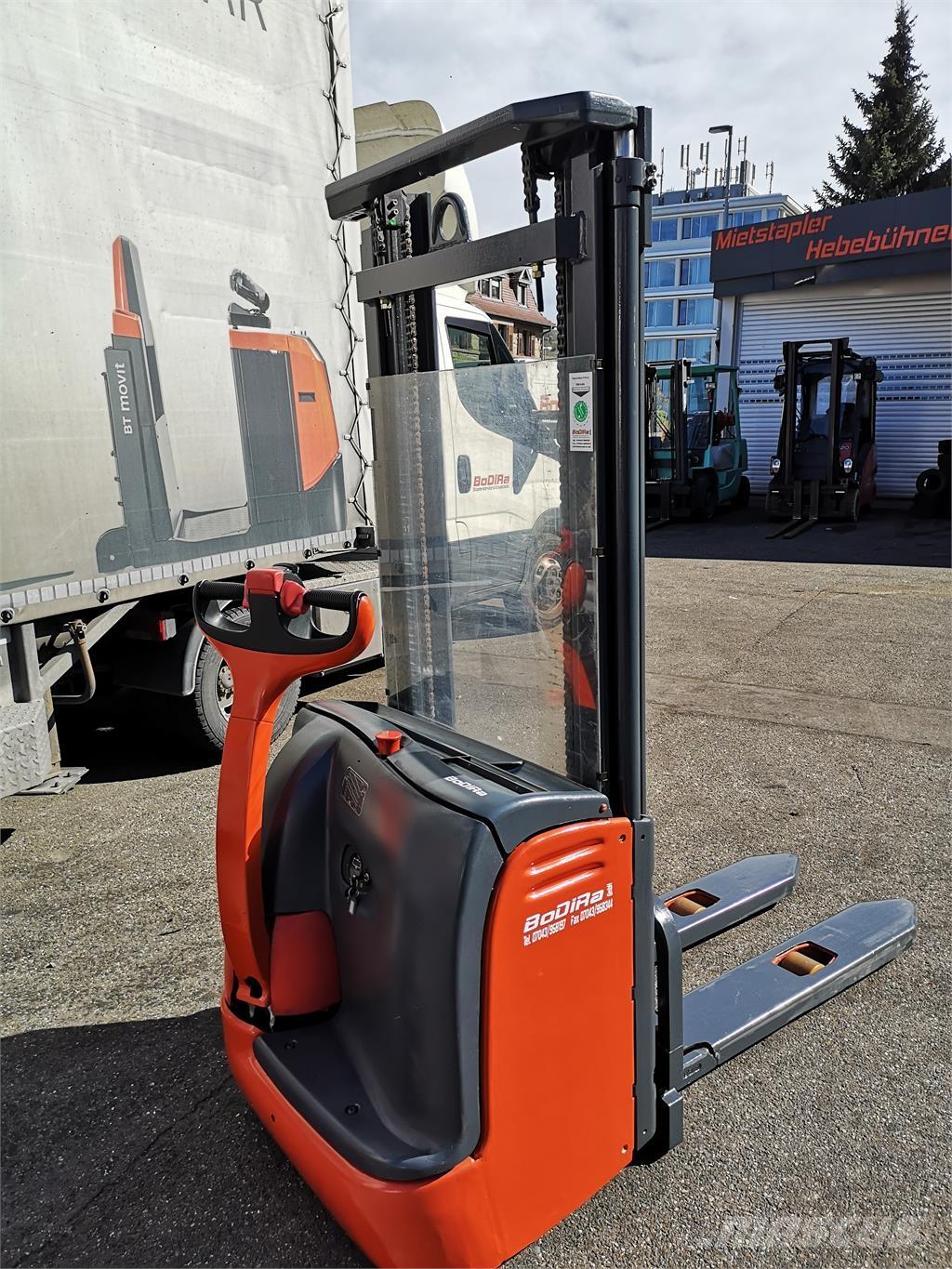 Linde L12 보행식 리치 지게차