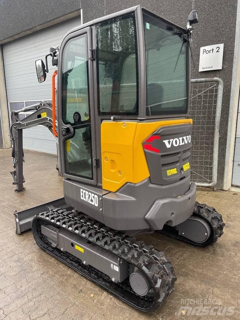 Volvo ECR25D 소형 굴삭기 7톤 미만