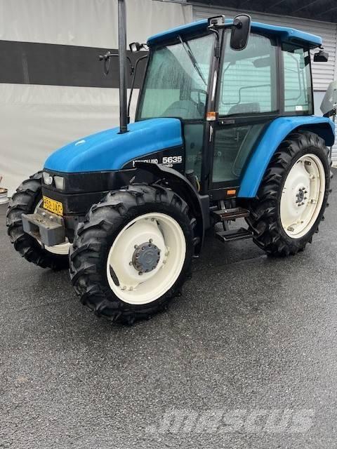 New Holland 5635 트랙터