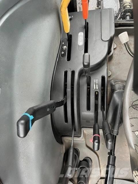 New Holland 5635 트랙터