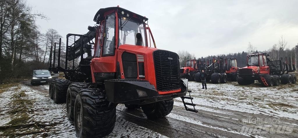 Komatsu 835 원목 포워더