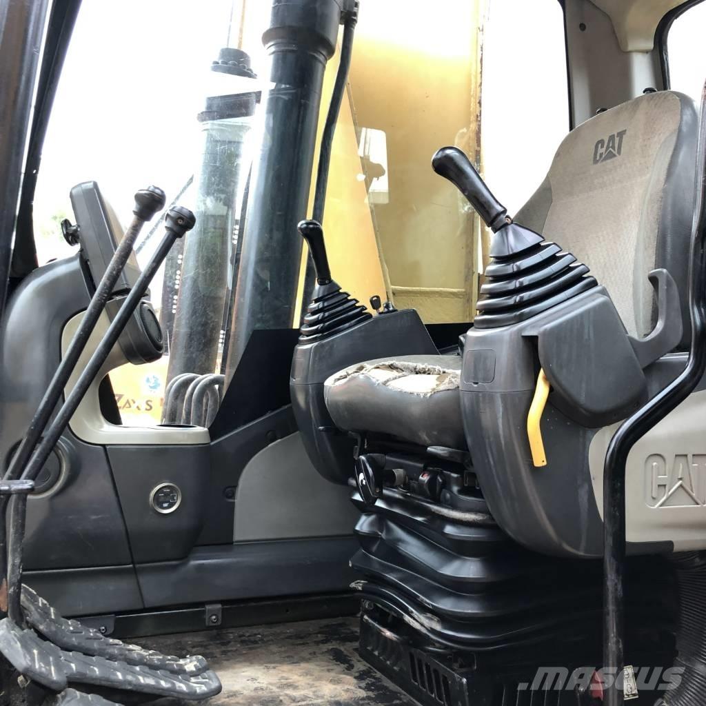 CAT 320 D 대형 굴삭기 29톤 이상