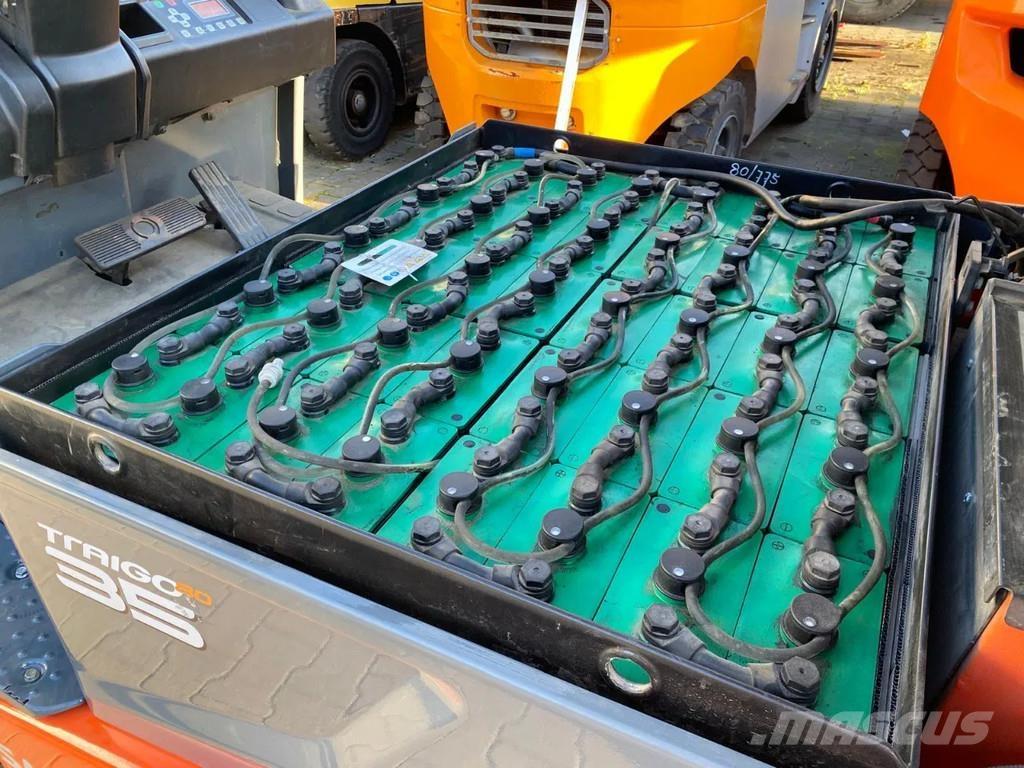 Toyota 8FBMT35 전동 지게차