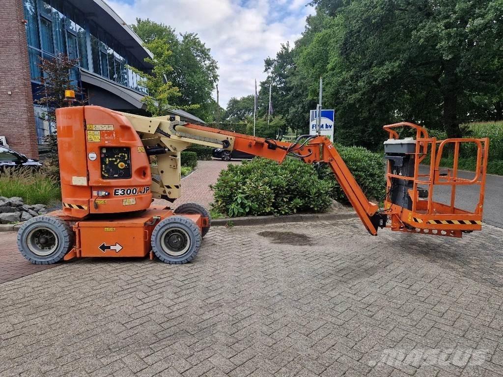 JLG E300AJP 관절형 전동이동 리프트