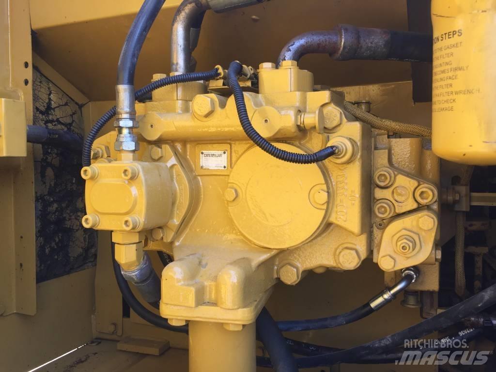 CAT 320 D 대형 굴삭기 29톤 이상