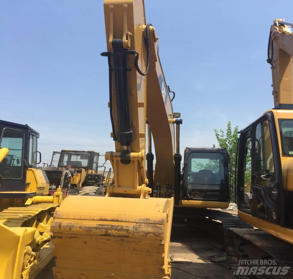 CAT 320 D 대형 굴삭기 29톤 이상