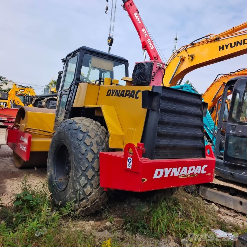 Dynapac CA 251 D 싱글 드럼 롤러