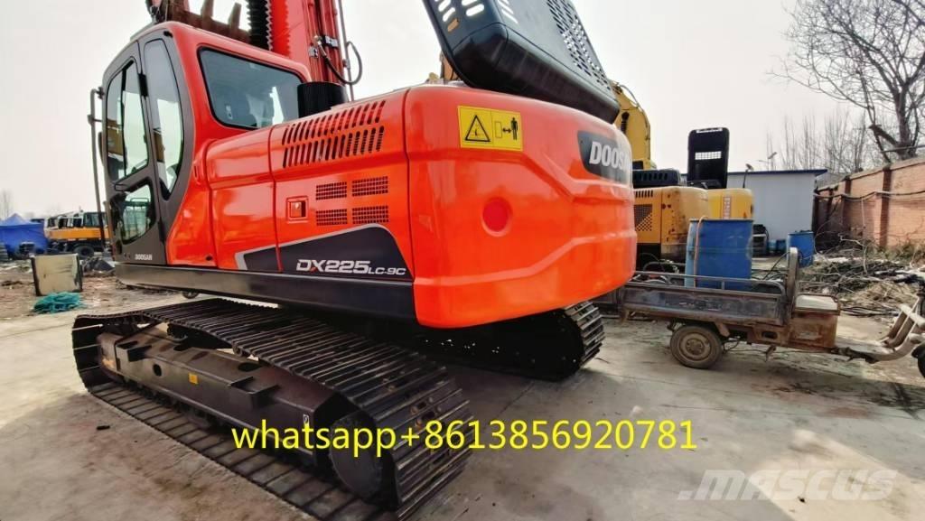 Doosan DX 225 대형 굴삭기 29톤 이상